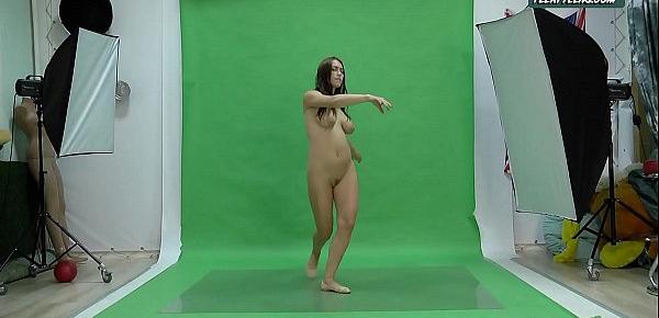  Big boobs Nicole on the green screen spreading